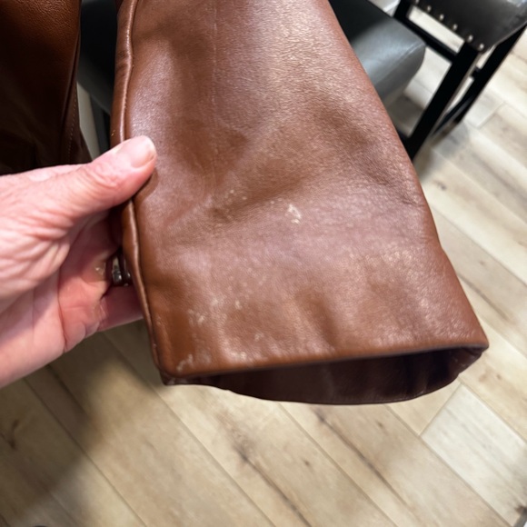 Men's brown caramel colored long sleeved leather button up jacket, pockets, L. - Picture 11 of 16